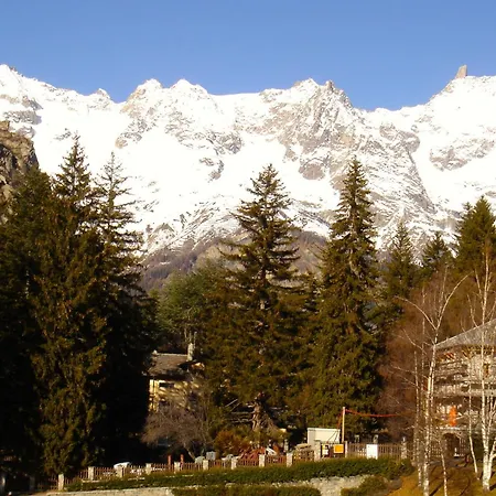 Hotel Lo Scoiattolo 4*