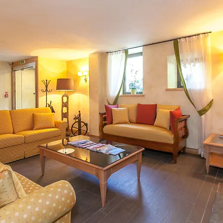 Hotel Lo Scoiattolo 4*